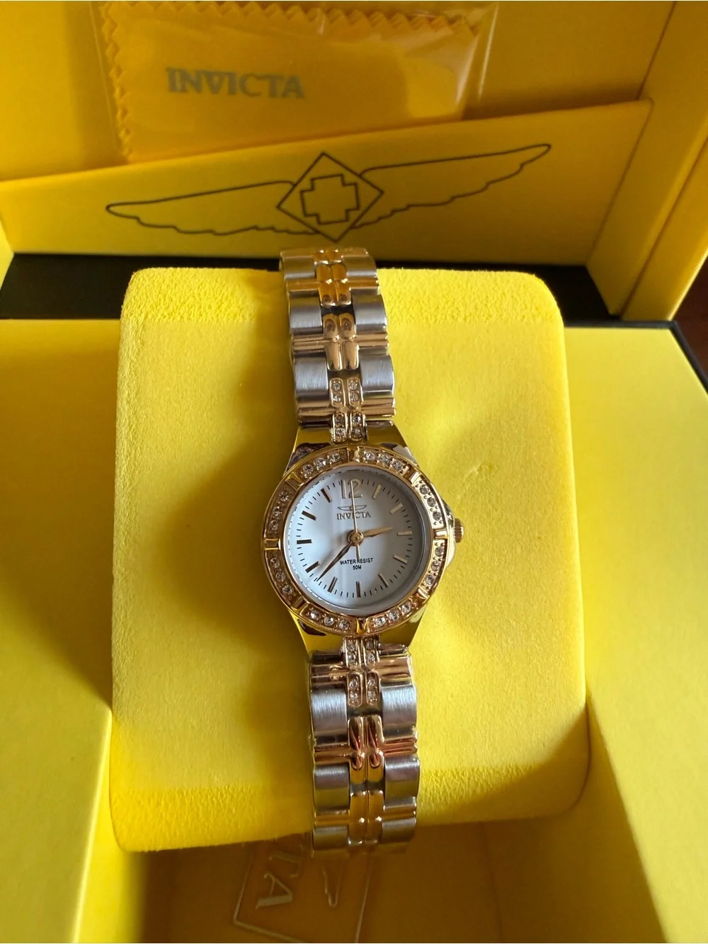 Invicta classic dainty
